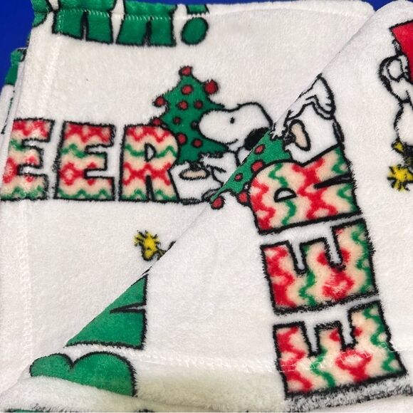 Peanuts Snoopy fleece Throw Blanket “Merry & Joy” - Picture 5 of 7